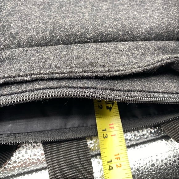 Kenneth Cole Reaction Wool Shoulder Bag Classic Soft Purse Satchel Multi Pockets - Picture 11 of 11